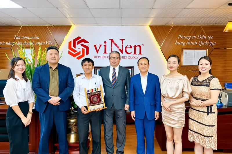 Gặp gỡ, làm việc cùng viNen